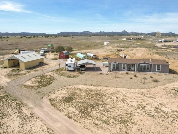 1285 W Kings Court, Paulden, AZ 86334