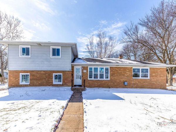 1455 Erie Street, Elgin, IL 60123