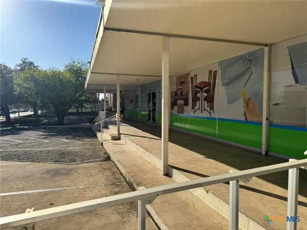 256 W Court Street , Seguin, TX 78155