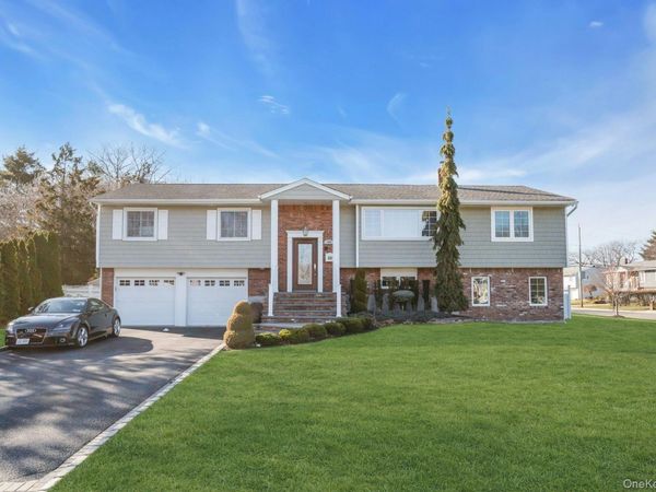 108 Hayrick Lane , Commack, NY 11725