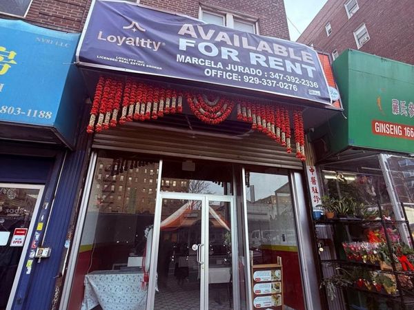 8106 broadway , Elmhurst, NY 11373