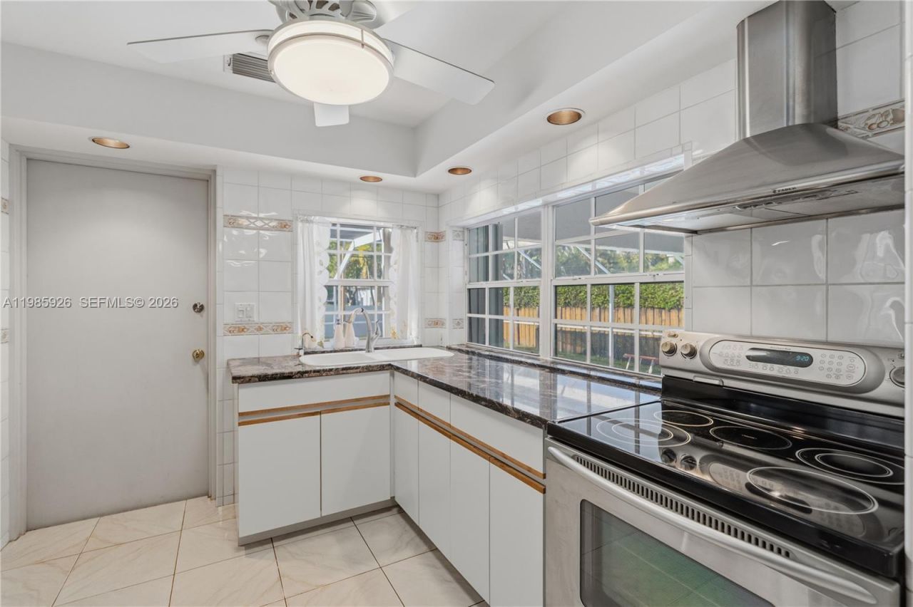 6420 SW 81st St, Miami, FL 33143 Photo