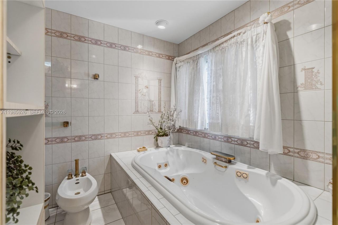 6420 SW 81st St, Miami, FL 33143 Photo