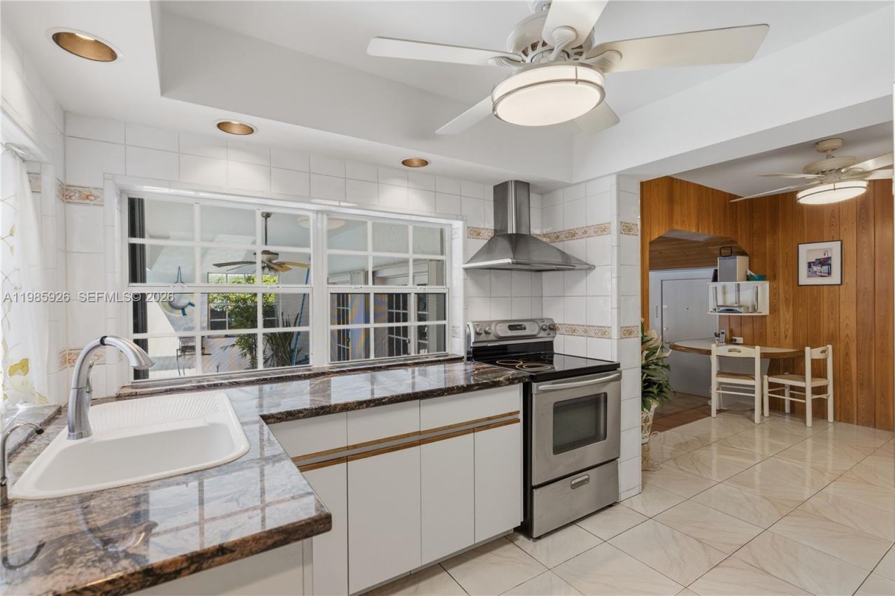 6420 SW 81st St, Miami, FL 33143 Photo