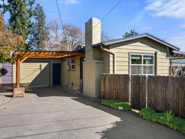 100 Christian Avenue, Talent, OR 97540