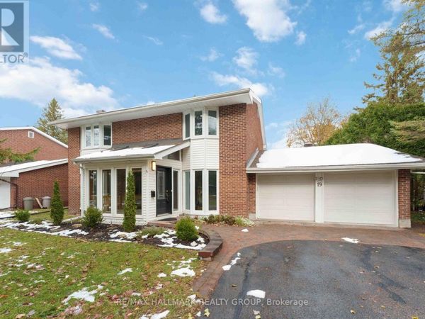 19 Kingsford Crescent, Ottawa, ON K2K1T5