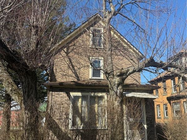 1046 Wallis Ave, Farrell, PA 16121