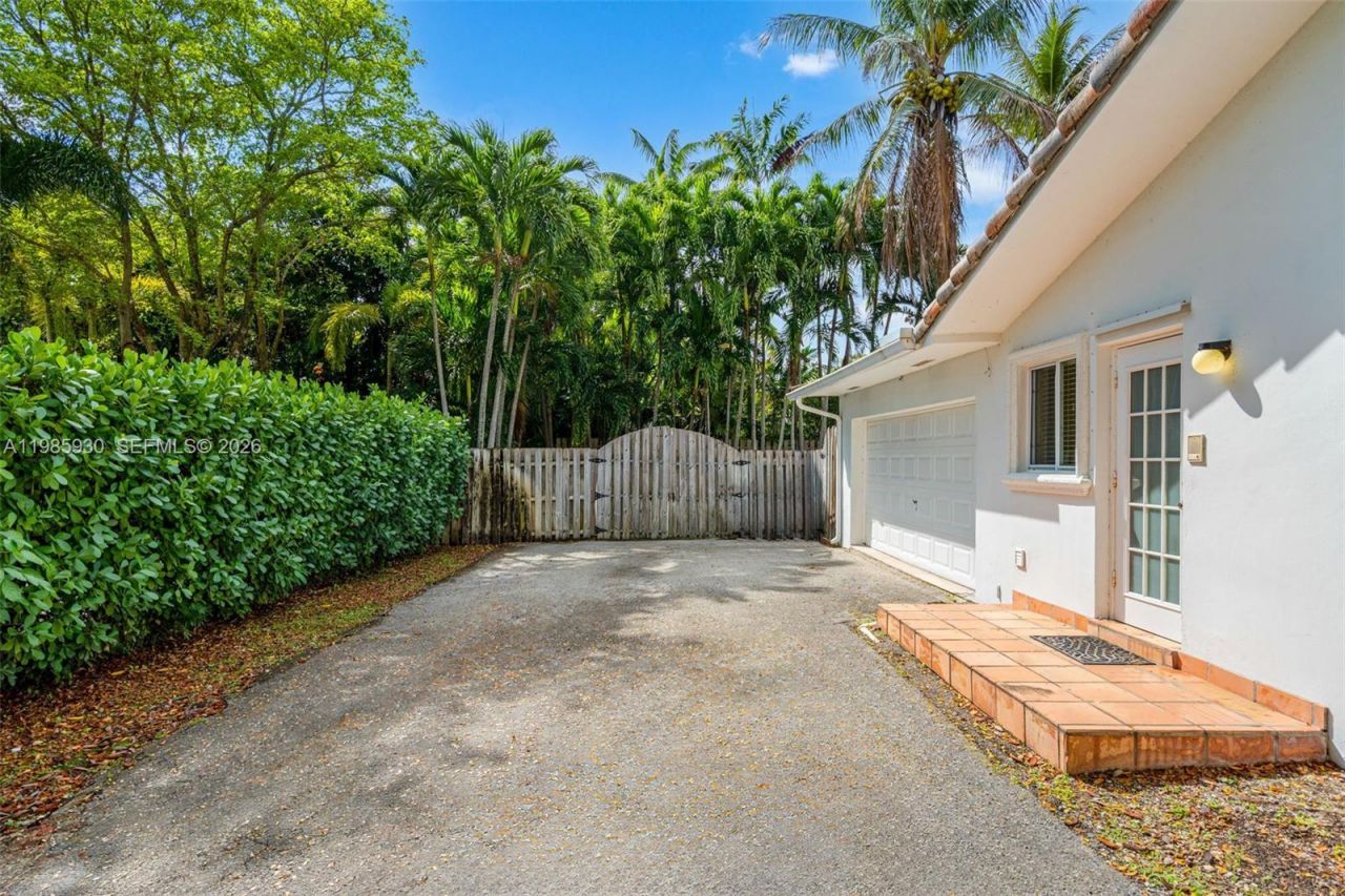 13276 SW 58th Ct, Pinecrest, FL 33156 Photo