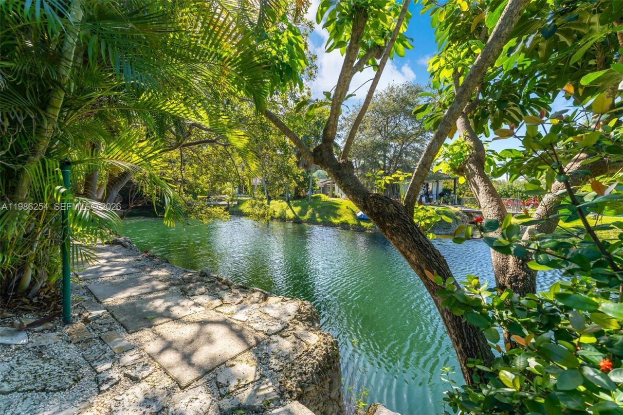 12950 SW 67th Ave, Pinecrest, FL 33156 Photo