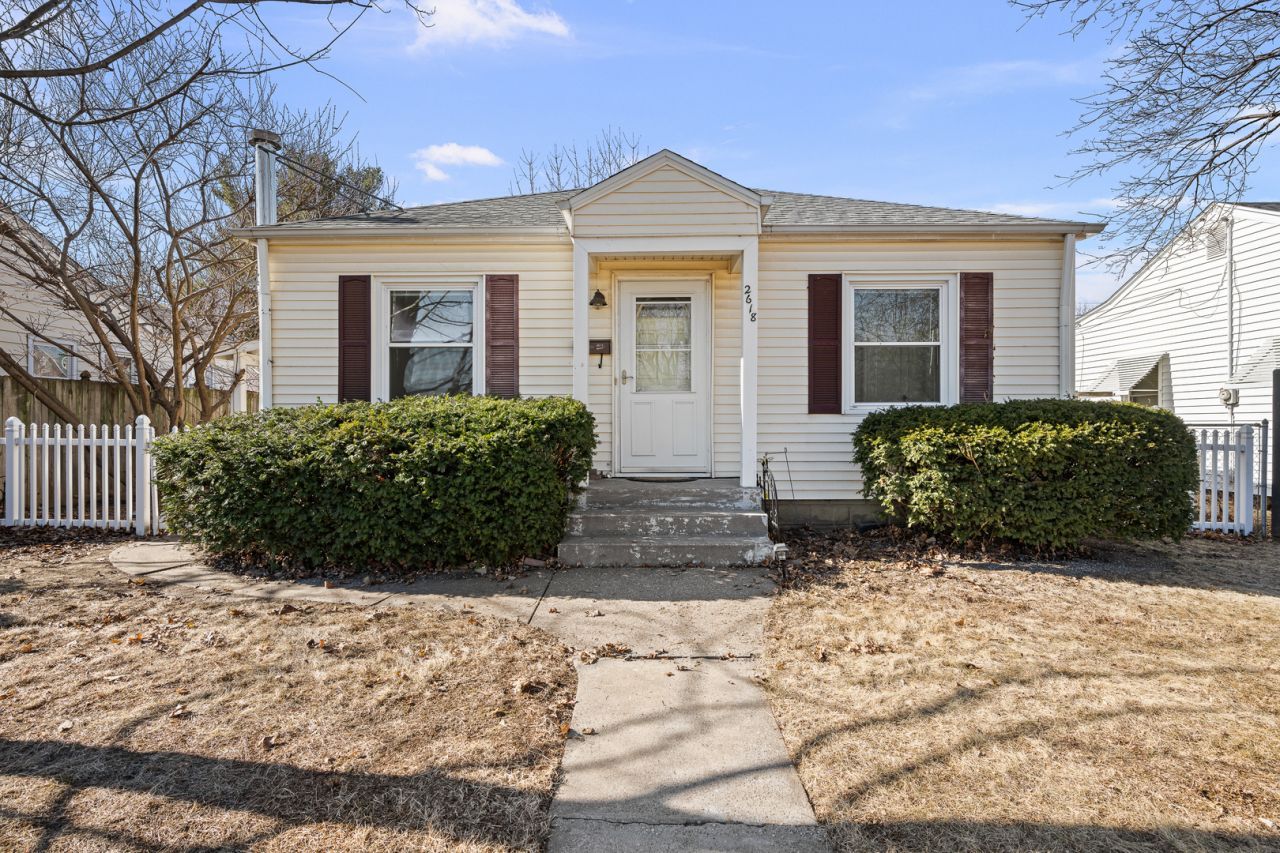 2618 Esplanade Avenue, Davenport, IA 52803 Main Photo