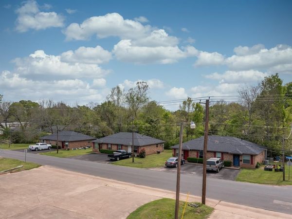 601-611 Canada Street , Jacksonville, TX 75766