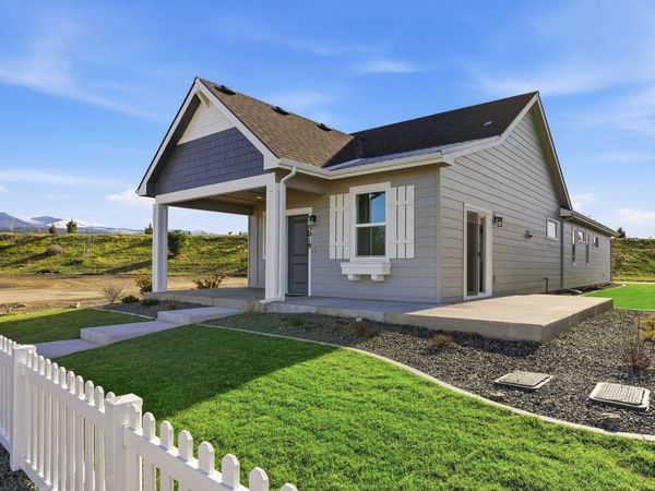 23018 E Edgewater Ln, Liberty Lake, WA 99019