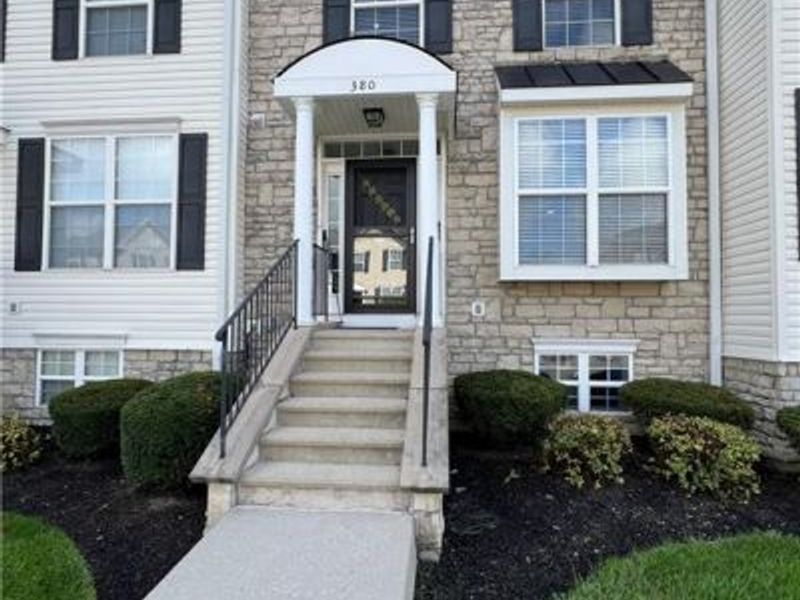 380 Oxford Oak Drive, Blacklick, OH 43004 Photo 1