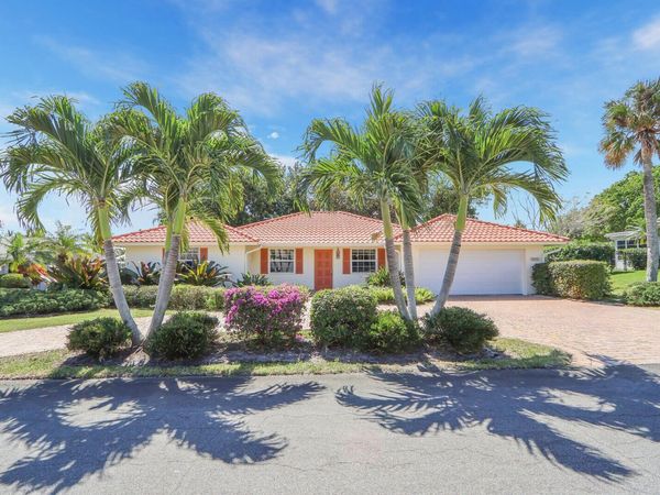 8574 SE Seagrape Way, Hobe Sound, FL 33455