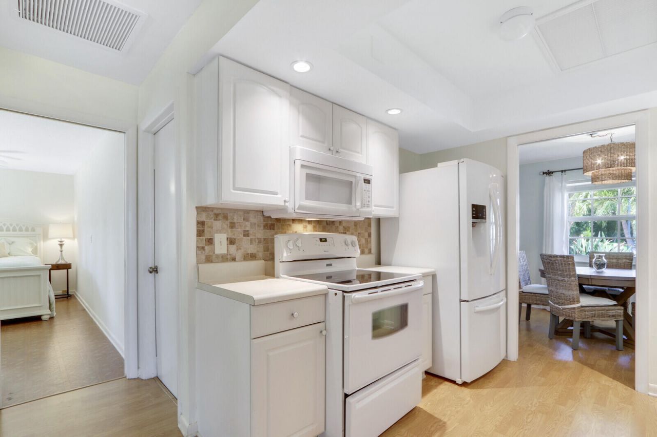 8574 SE Seagrape Way, Hobe Sound, FL 33455 Photo