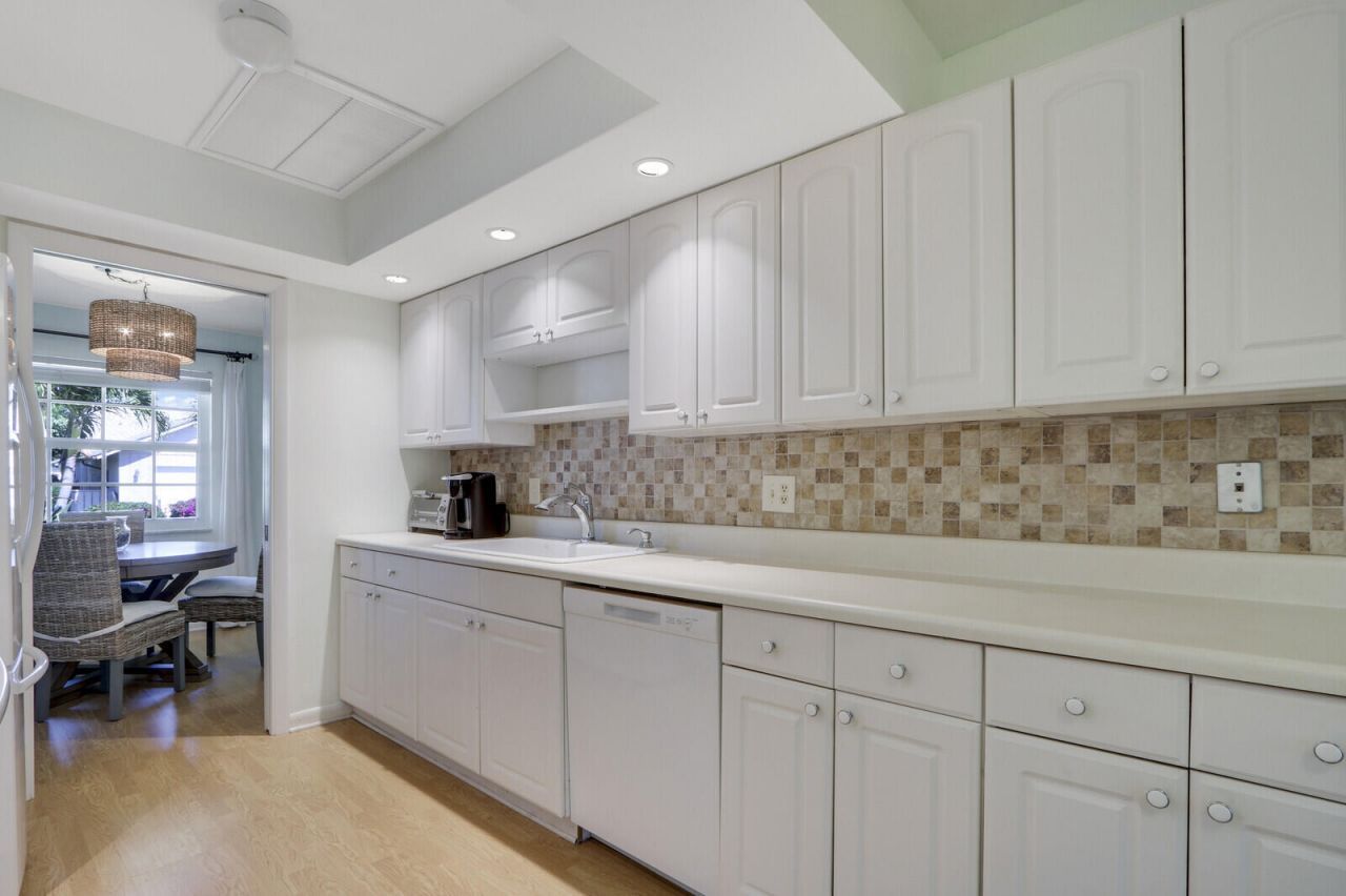 8574 SE Seagrape Way, Hobe Sound, FL 33455 Photo