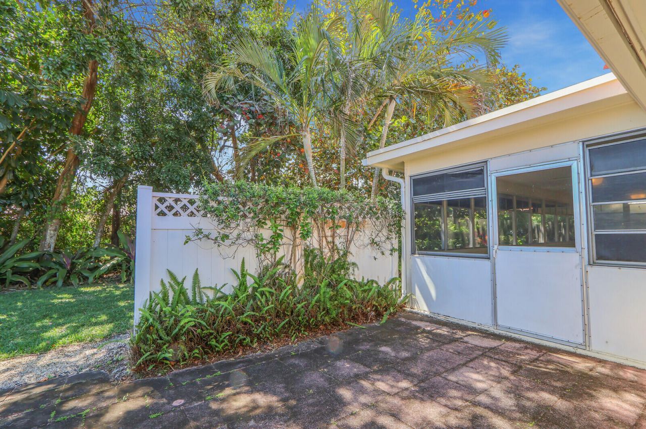 8574 SE Seagrape Way, Hobe Sound, FL 33455 Photo