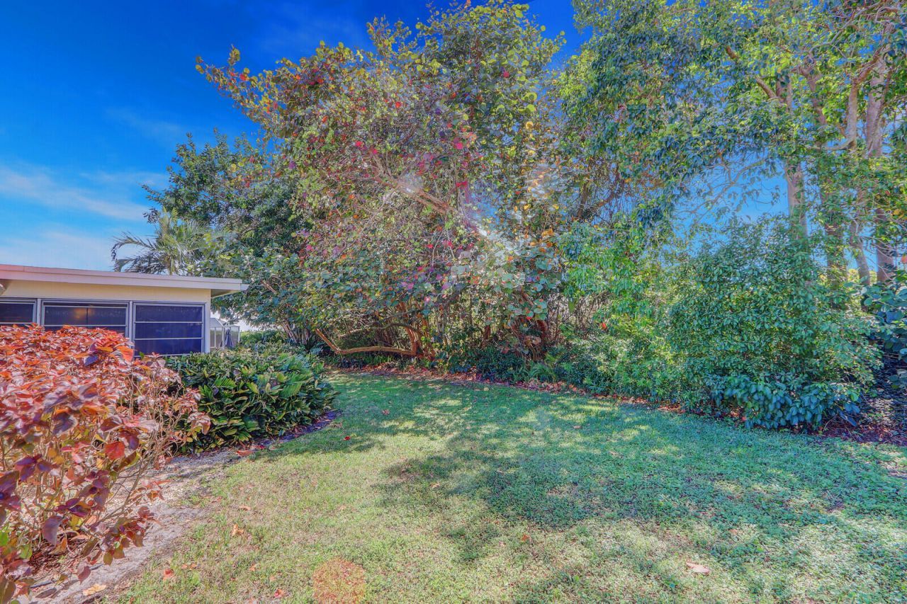 8574 SE Seagrape Way, Hobe Sound, FL 33455 Photo