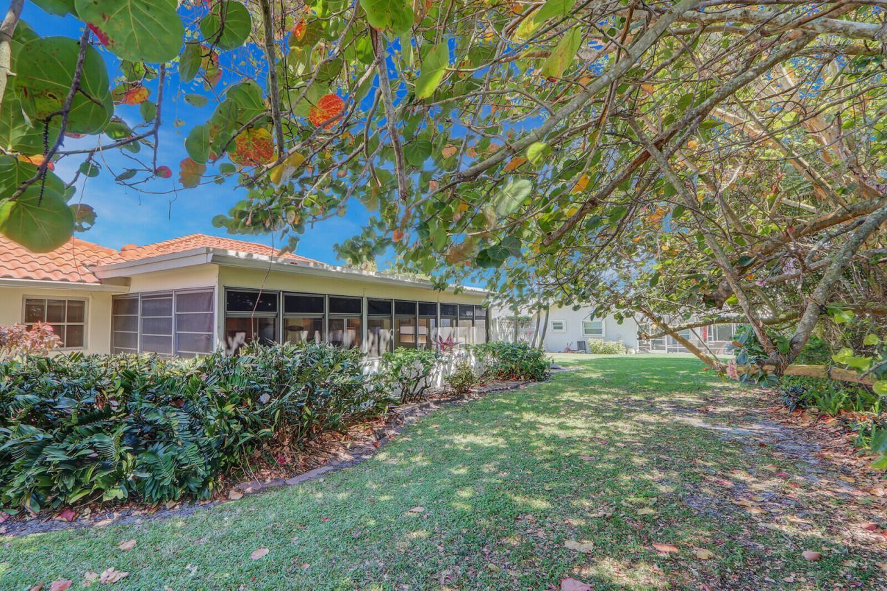 8574 SE Seagrape Way, Hobe Sound, FL 33455 Photo