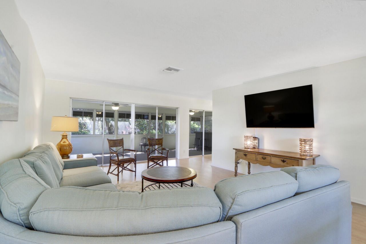 8574 SE Seagrape Way, Hobe Sound, FL 33455 Photo