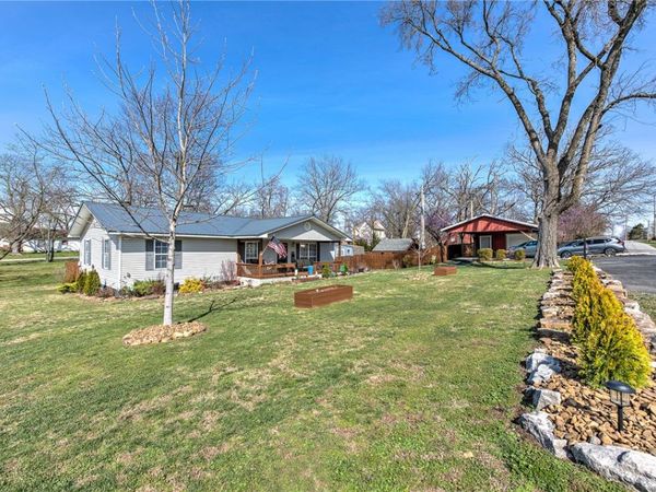 304 Akron Street, Gravette, AR 72736