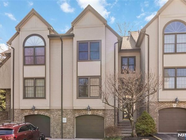 30 Jordan Drive, RIVER EDGE, NJ 07661