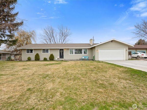 915 E Elsinore Street , Othello, WA 99344