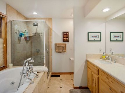 12987 Hillside Drive, Truckee, CA 96161 Photo