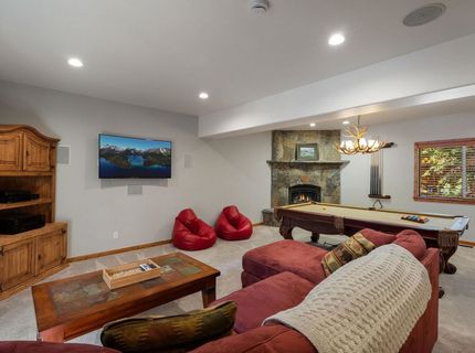 12987 Hillside Drive, Truckee, CA 96161 Photo