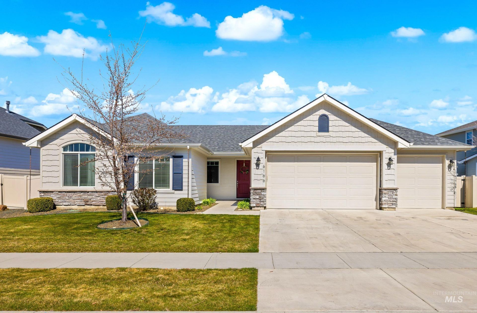 6166 E Canyon Crossing Dr, Nampa, ID 83687 Main Photo