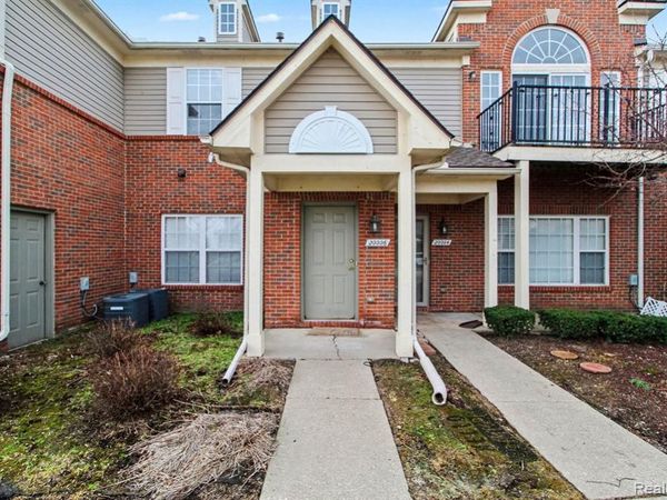 20006 Hidden Oaks Drive, Brownstown Twp, MI 48183