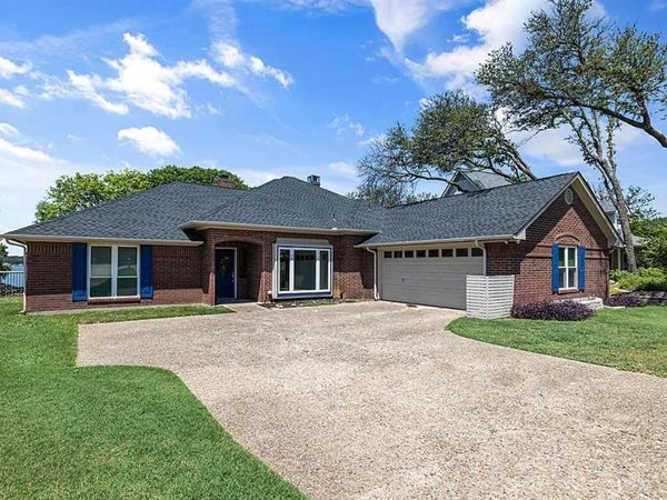 3921 Buena Vista Circle , Granbury, TX 76049