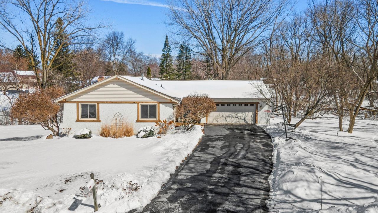 18830 Pheasant Circle, Eden Prairie, MN 55346 Main Photo