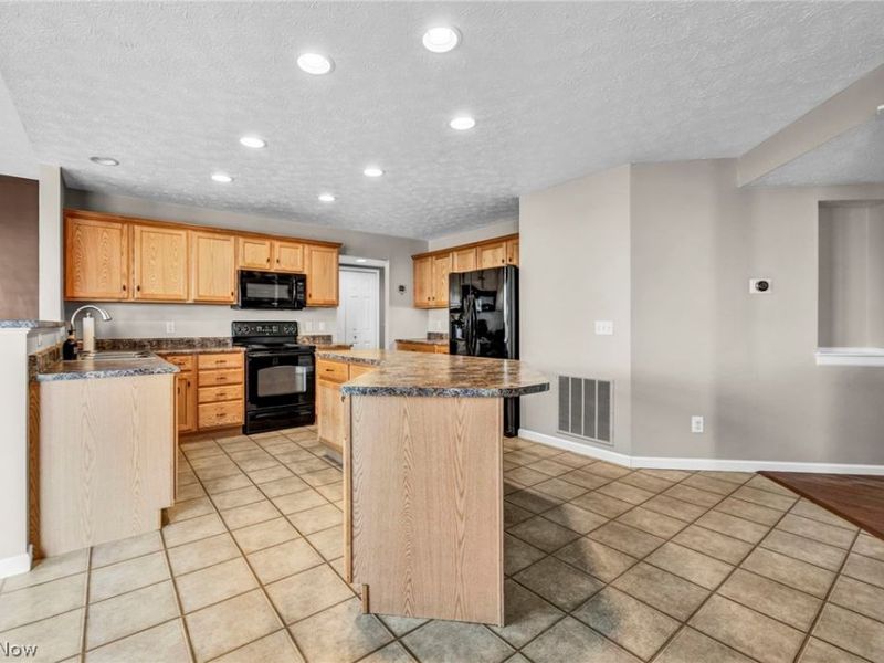 147 Stone Ridge Way, Berea, OH 44017 Photo 10