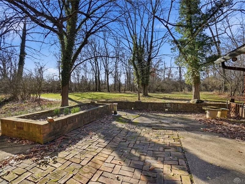 2438 Signal Hill Road, Springfield, OH 45504 Photo 6