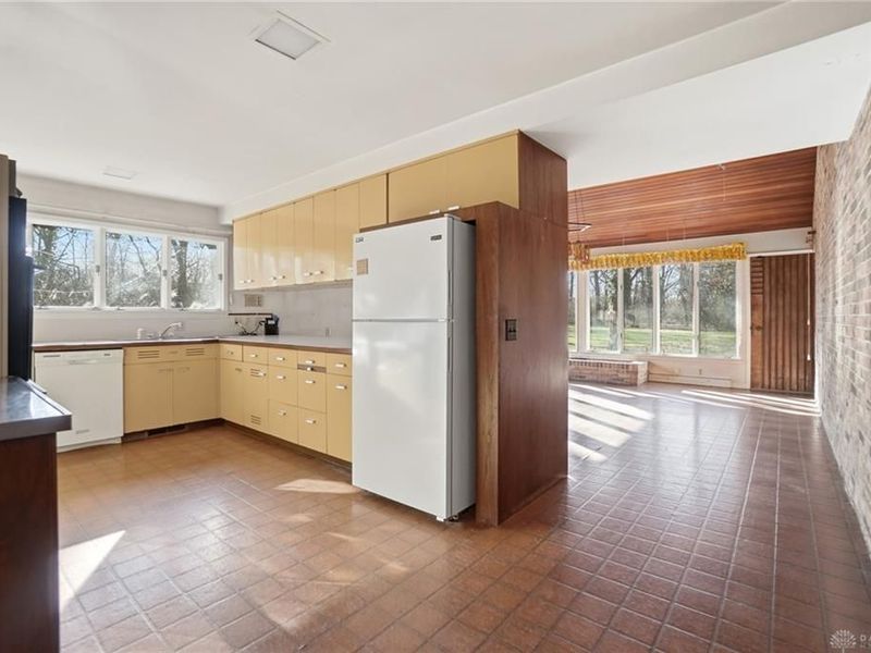 2438 Signal Hill Road, Springfield, OH 45504 Photo 9