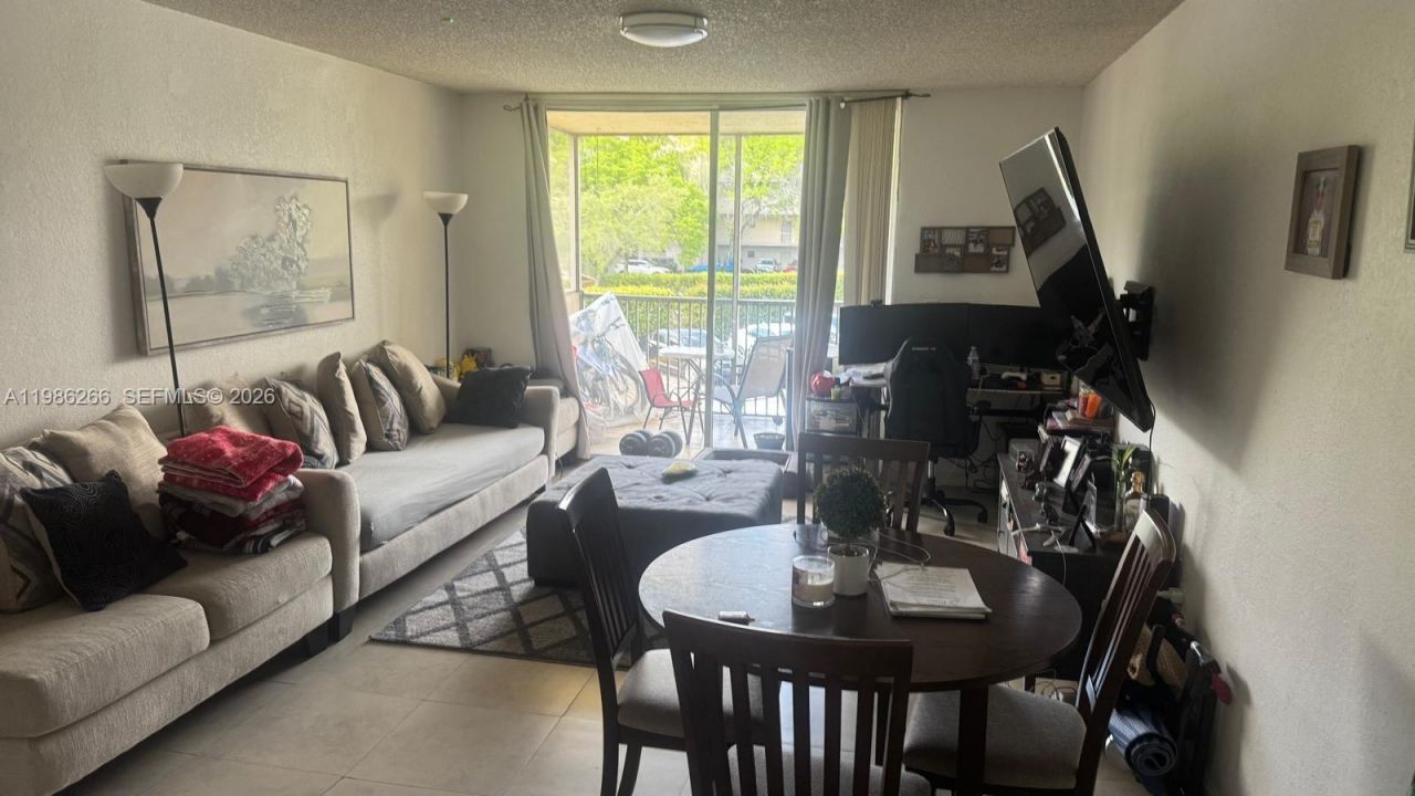 8215 Lake Dr , Unit 201, Doral, FL 33166 Photo