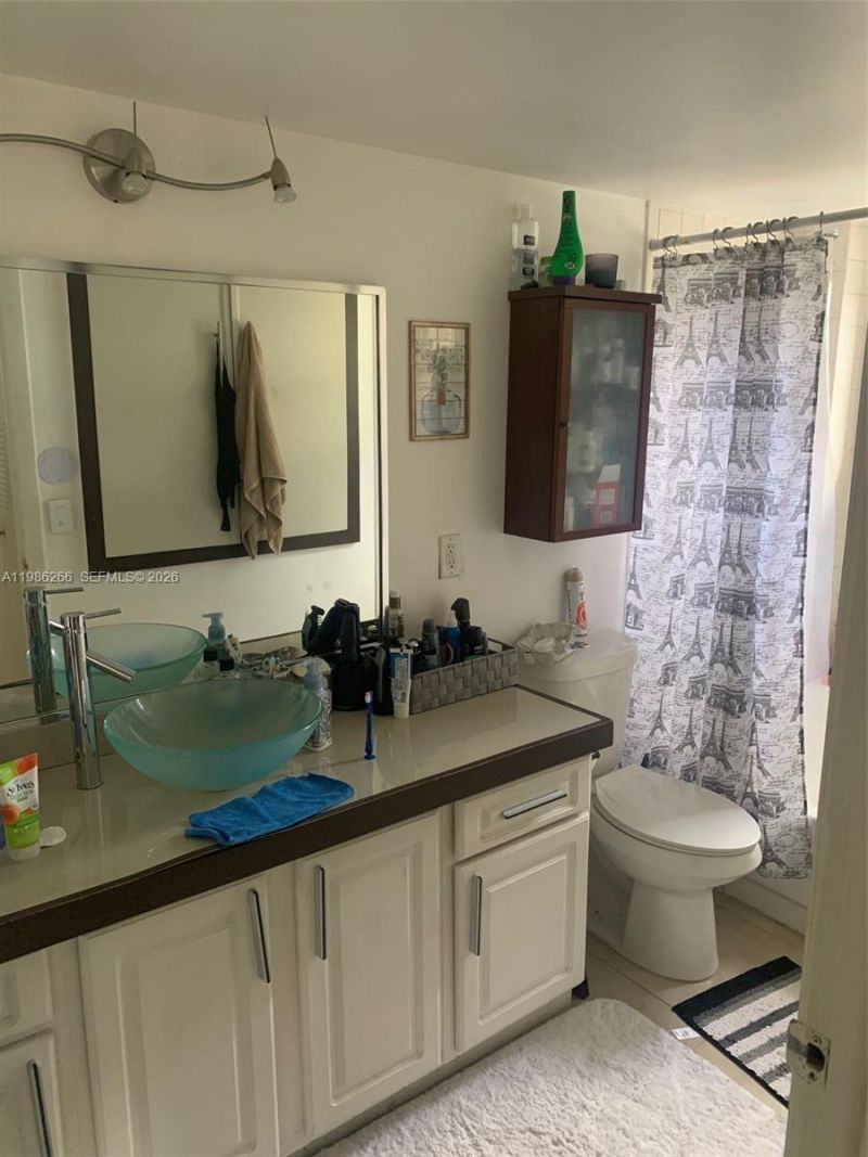 8215 Lake Dr , Unit 201, Doral, FL 33166 Photo