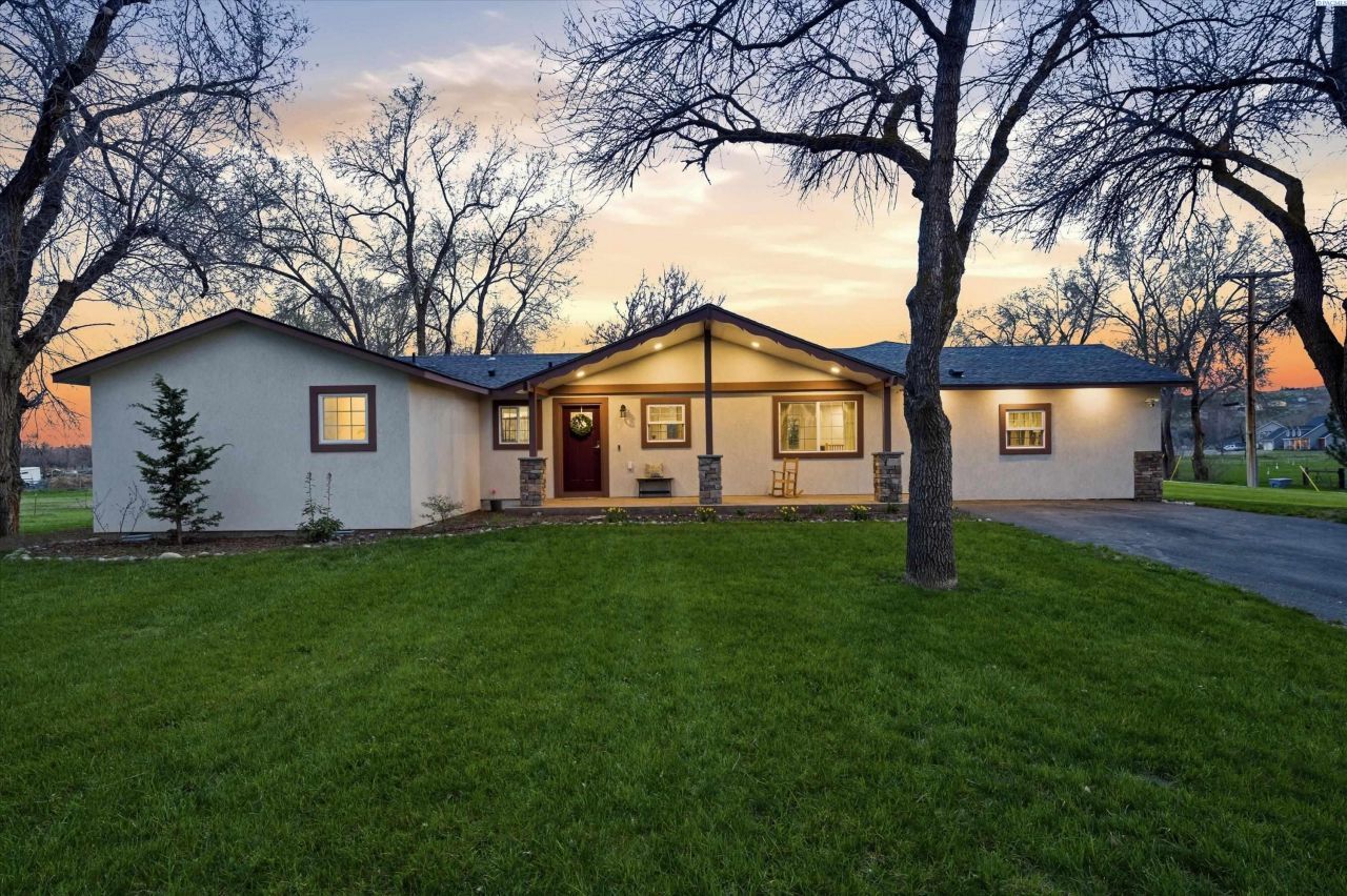 2745 W Van Giesen St, Richland, WA 99354 Main Photo