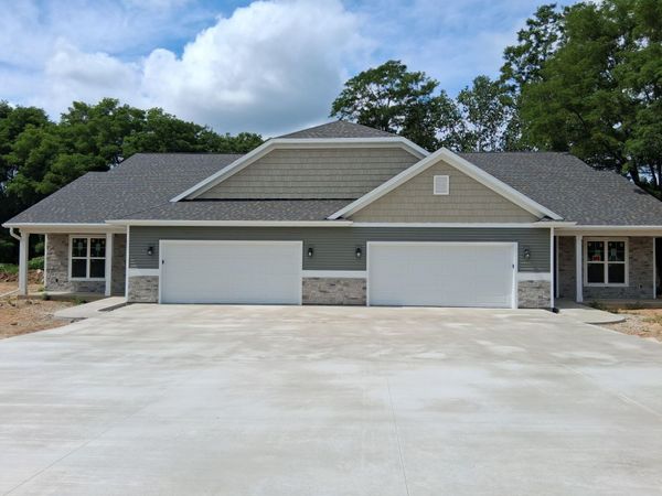 499 Meadowlark Ln, Green Lake, WI 54941