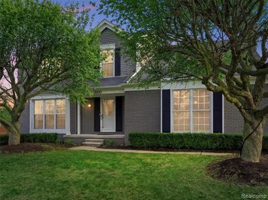 2000 Stonington Court, Rochester Hills, MI 48306