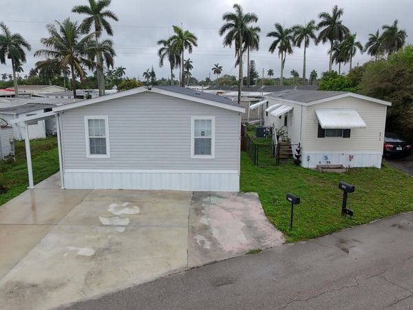 8516 SW 17th Court, Davie, FL 33324