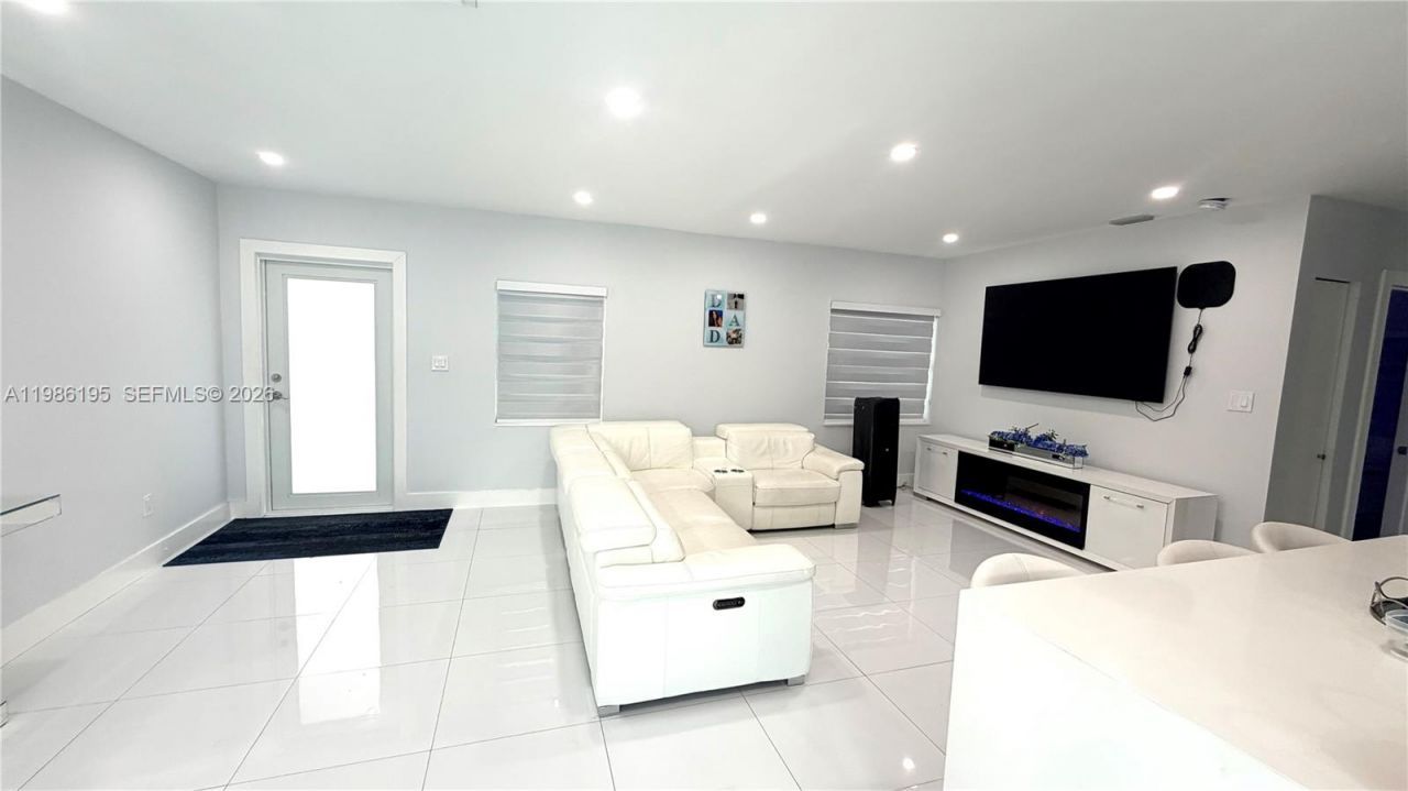 14401 Boggs Dr , Miami, FL 33176 Photo