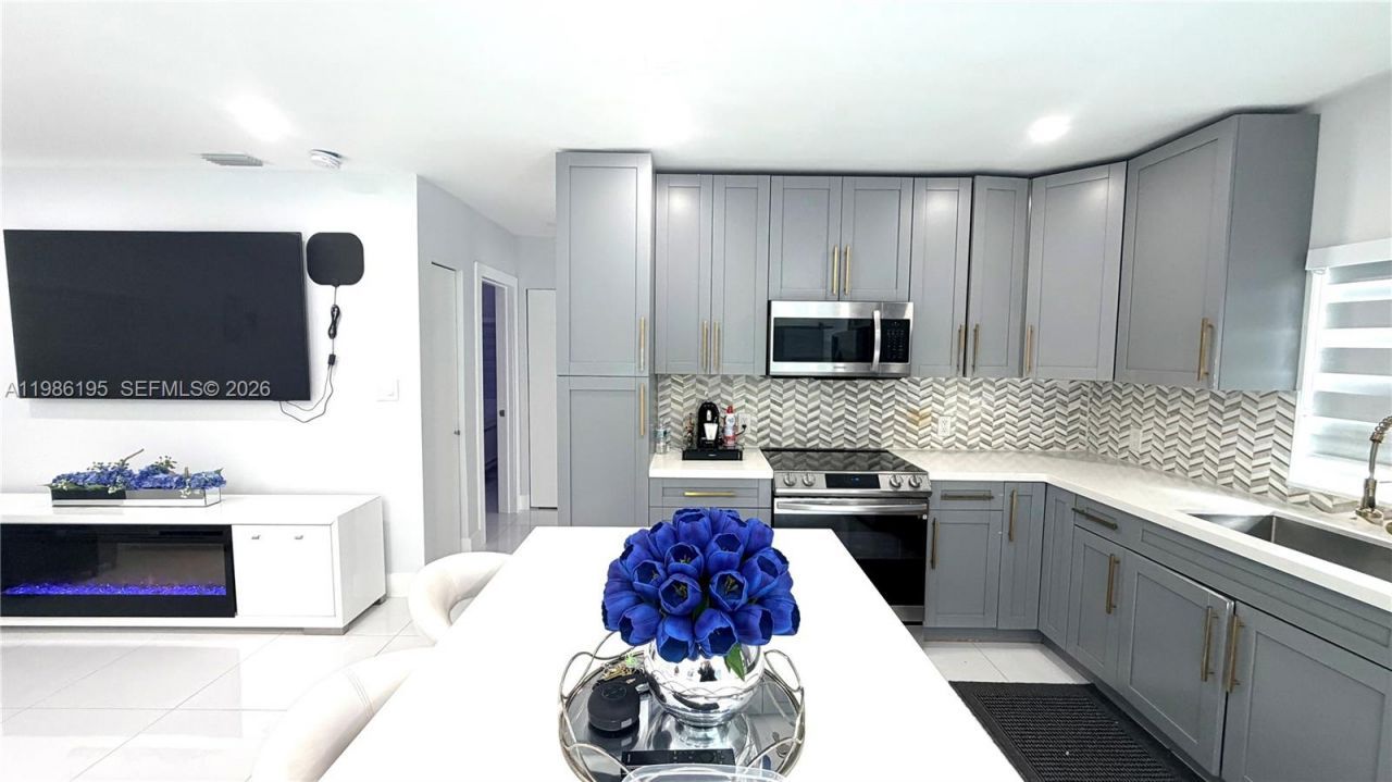 14401 Boggs Dr , Miami, FL 33176 Photo