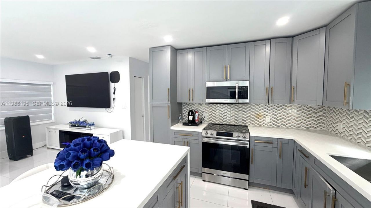 14401 Boggs Dr , Miami, FL 33176 Photo