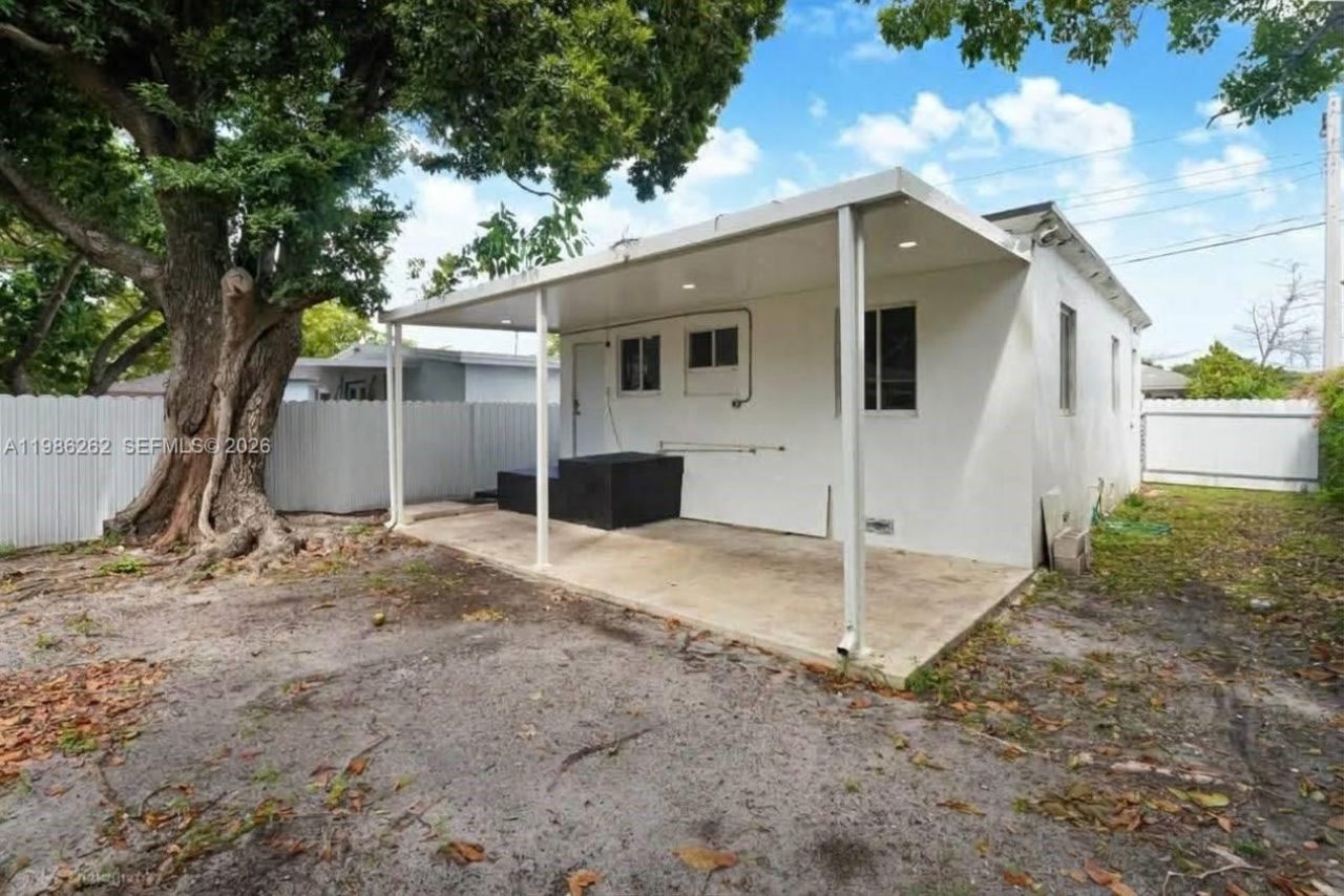 1812 NW 64th St, Miami, FL 33147 Photo