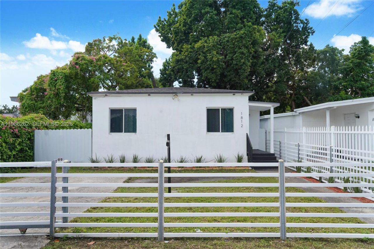 1812 NW 64th St, Miami, FL 33147 Photo
