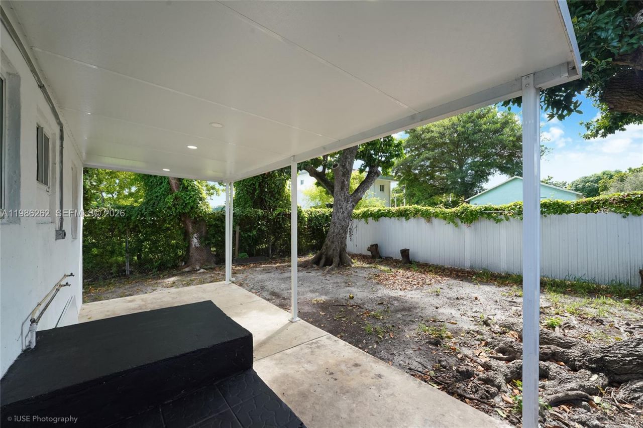 1812 NW 64th St, Miami, FL 33147 Photo