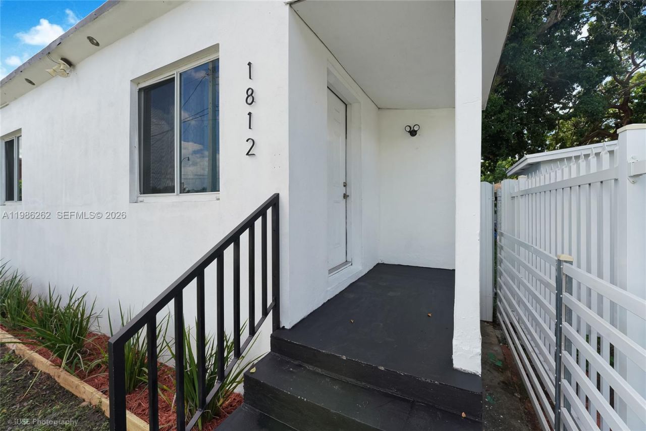 1812 NW 64th St, Miami, FL 33147 Photo