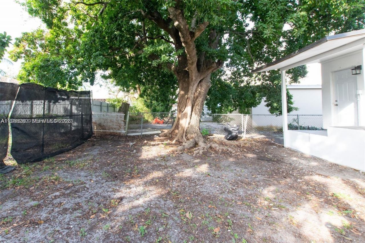 1812 NW 64th St, Miami, FL 33147 Photo